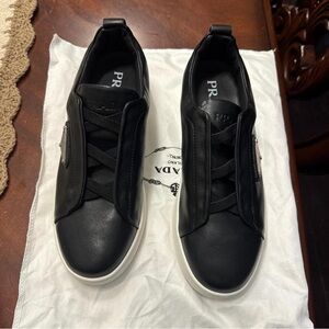 Women prada sneakers sz 39 (8,8.5)
